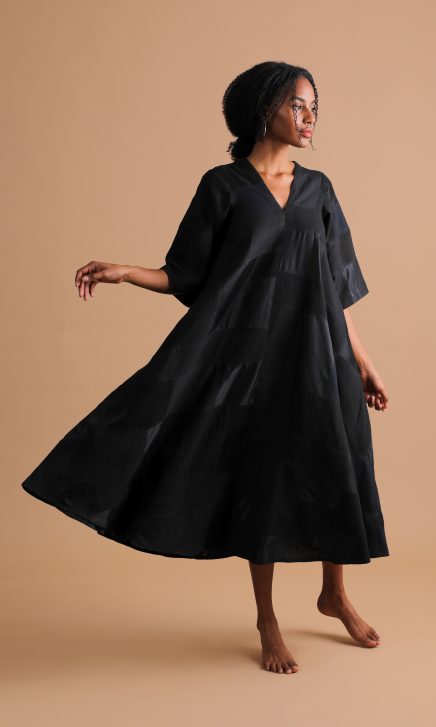 Black Linen Dress By Turn Black - Je vois la vie en noir (I see